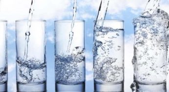 L’acqua frizzante un’alleata perfetta per la nostra salute. I suoi benefici e le controindicazioni