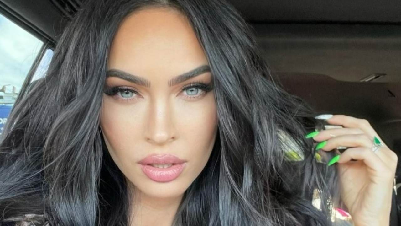 capelli colore estate 2022 megan fox