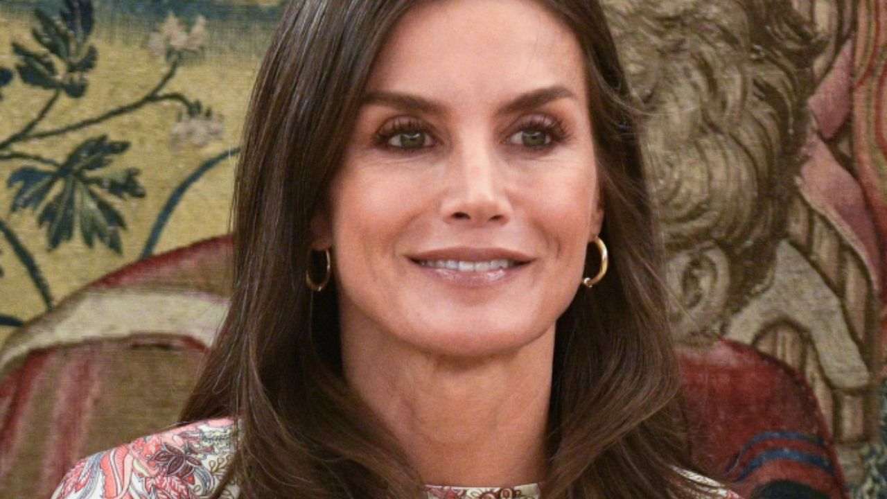 letizia ortiz regina di spagna capelli bianchi