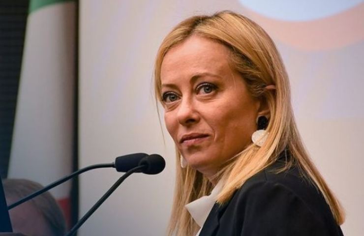 Giorgia Meloni taglio capelli