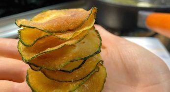 Chips di zucchine: il gustoso snack che funge da contorno (ma anche da aperitivo)